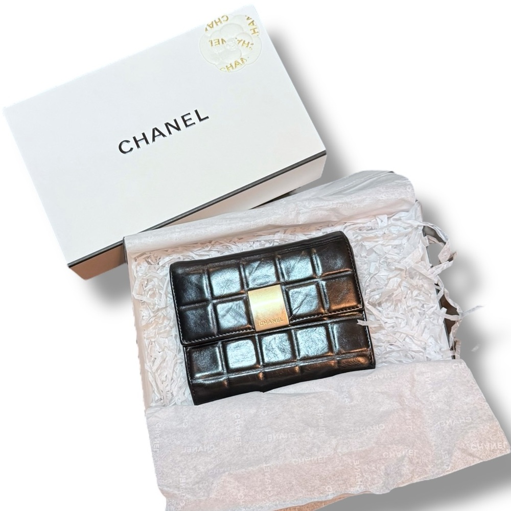 Chanel Leather Chocolate Bar Black Quilted Tri-Fold Wallet - GUC - Picture 3 of 11